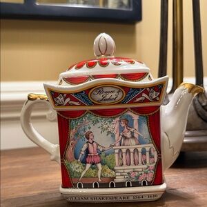 Vintage SADLER Romeo and Juliet Teapot
